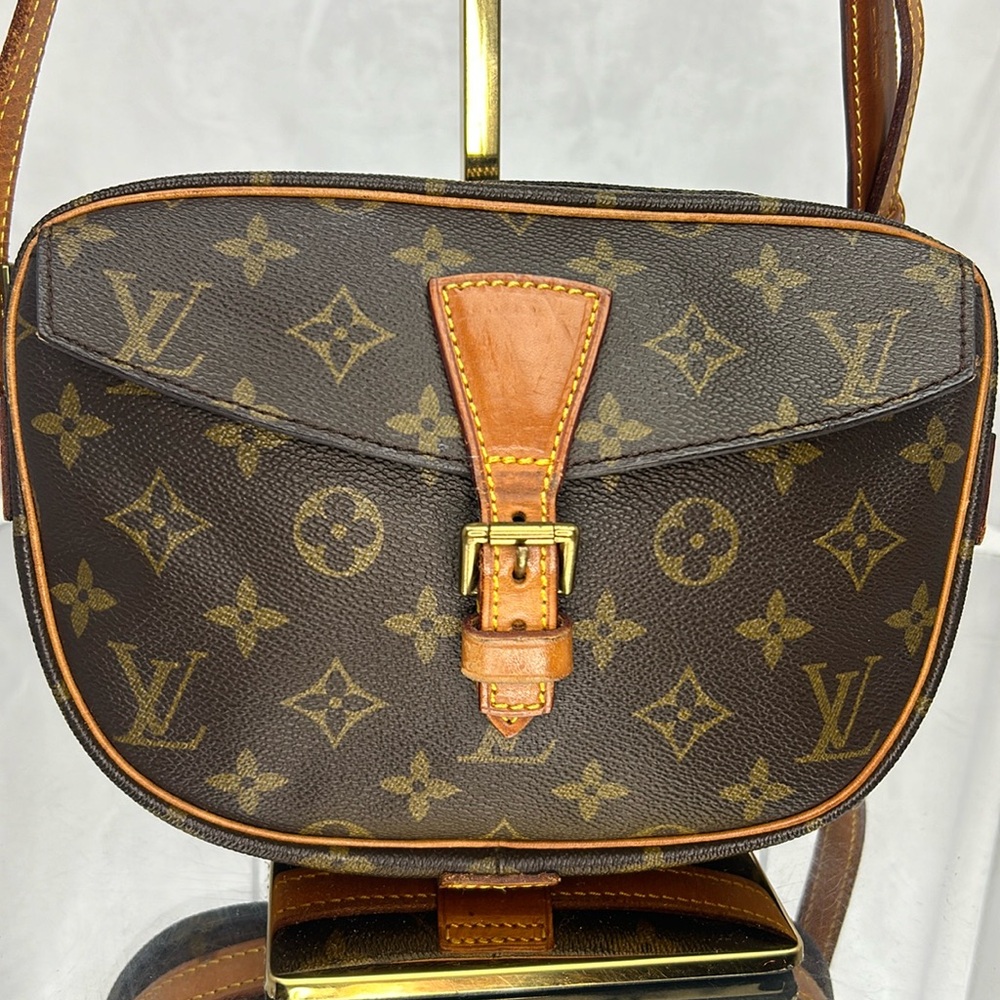 Louis Vuitton monogram jeune